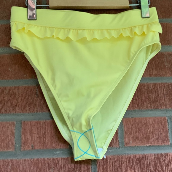 NWT🌼Two Piece shirred smocked ruffle bikini set - Picture 5 of 9